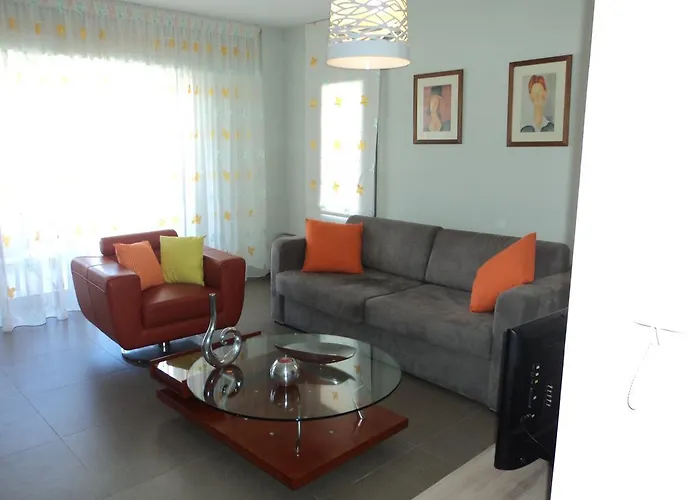 Violeta Apartments